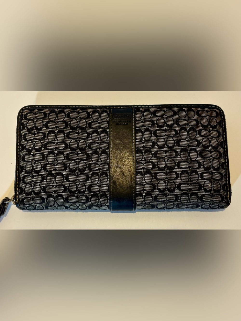 Coach Leather ware Black and Gray Signature Zip Around Wallet - Picture 3 of 8